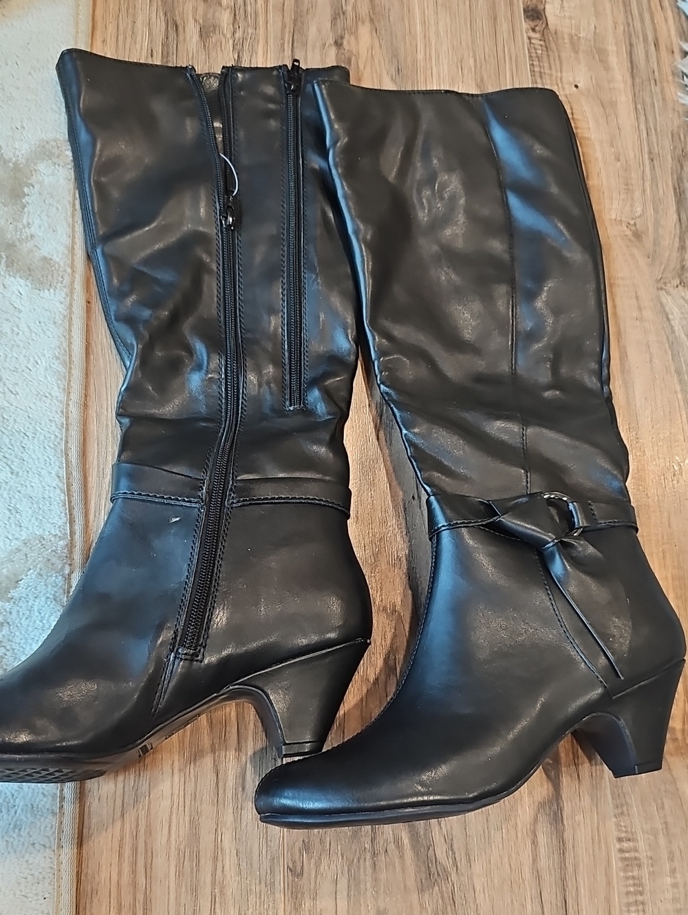 AEROSOLES Black Mid-Calf Heeled Boots with Side Zip